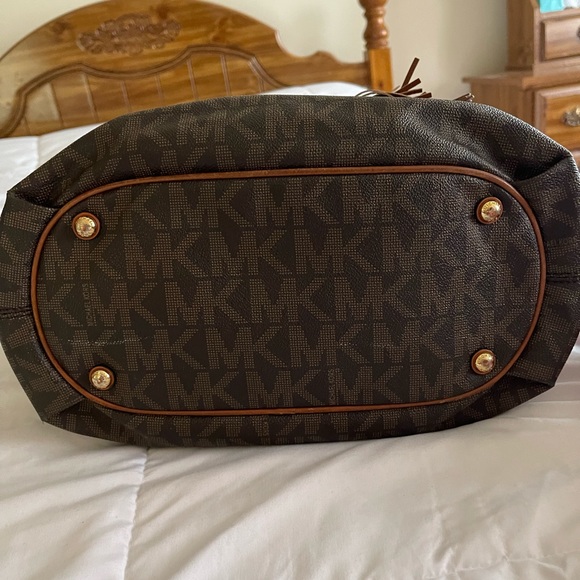 Michael Kors purse - Picture 3 of 4